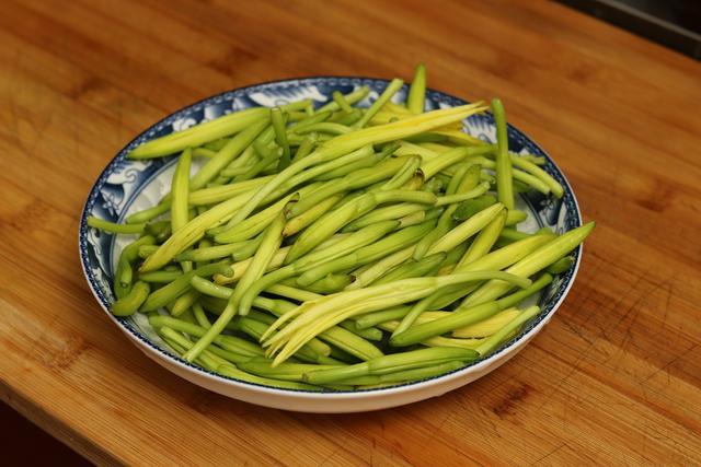 黄花菜泡发了第二天还能吃吗 2024阿拉尔市孔易琴专家文章