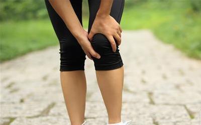 女性膝盖酸痛是怎么回事？ 